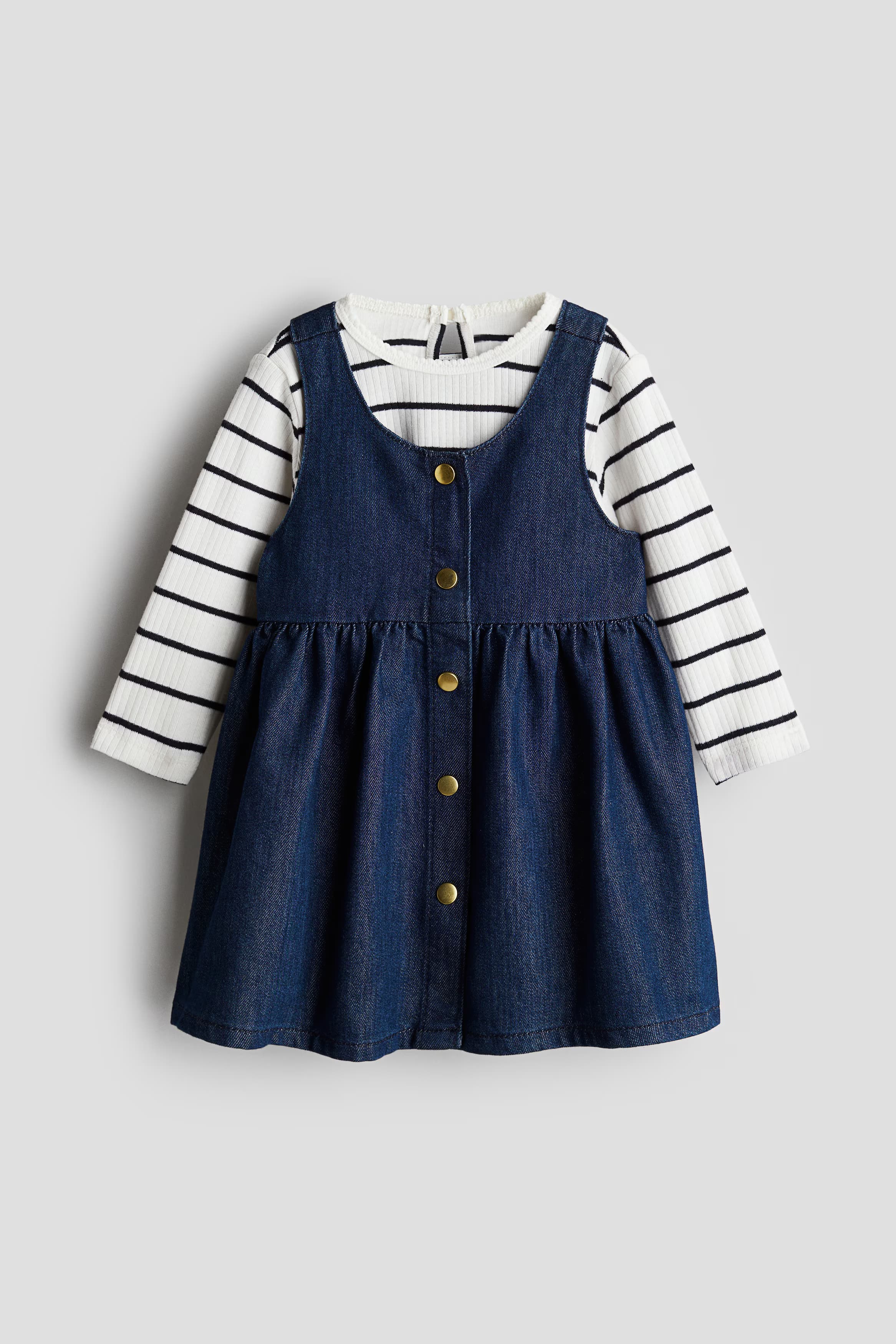 Two-piece set: top and skirt